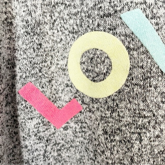 EUC PINK VICTORIA'S SECRET GRAY PULLOVER LONG SLEEVE TOP
SIZE MEDIUM - Picture 4 of 9